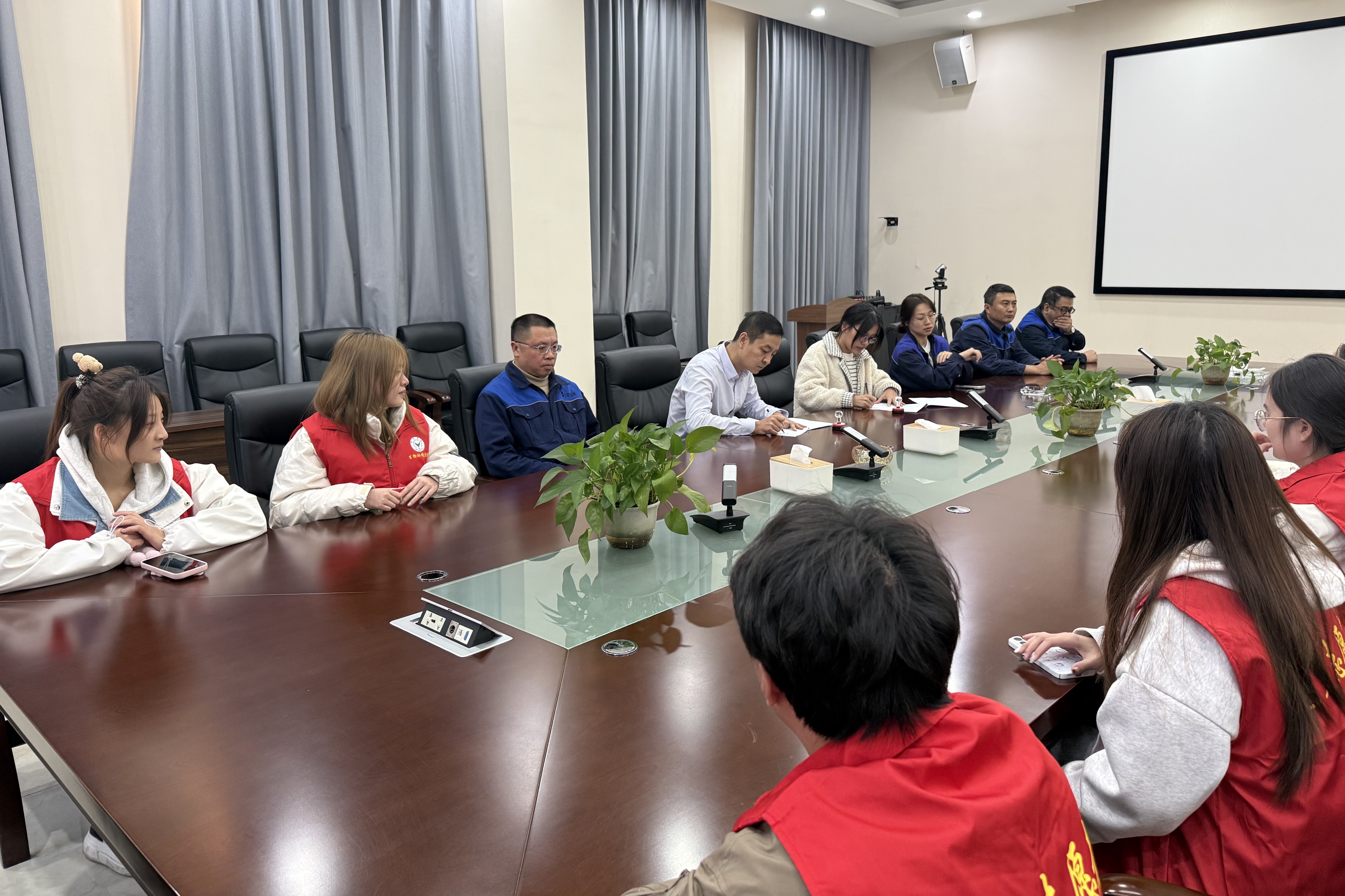 簽約照片2.jpg 簽約照片2.jpg